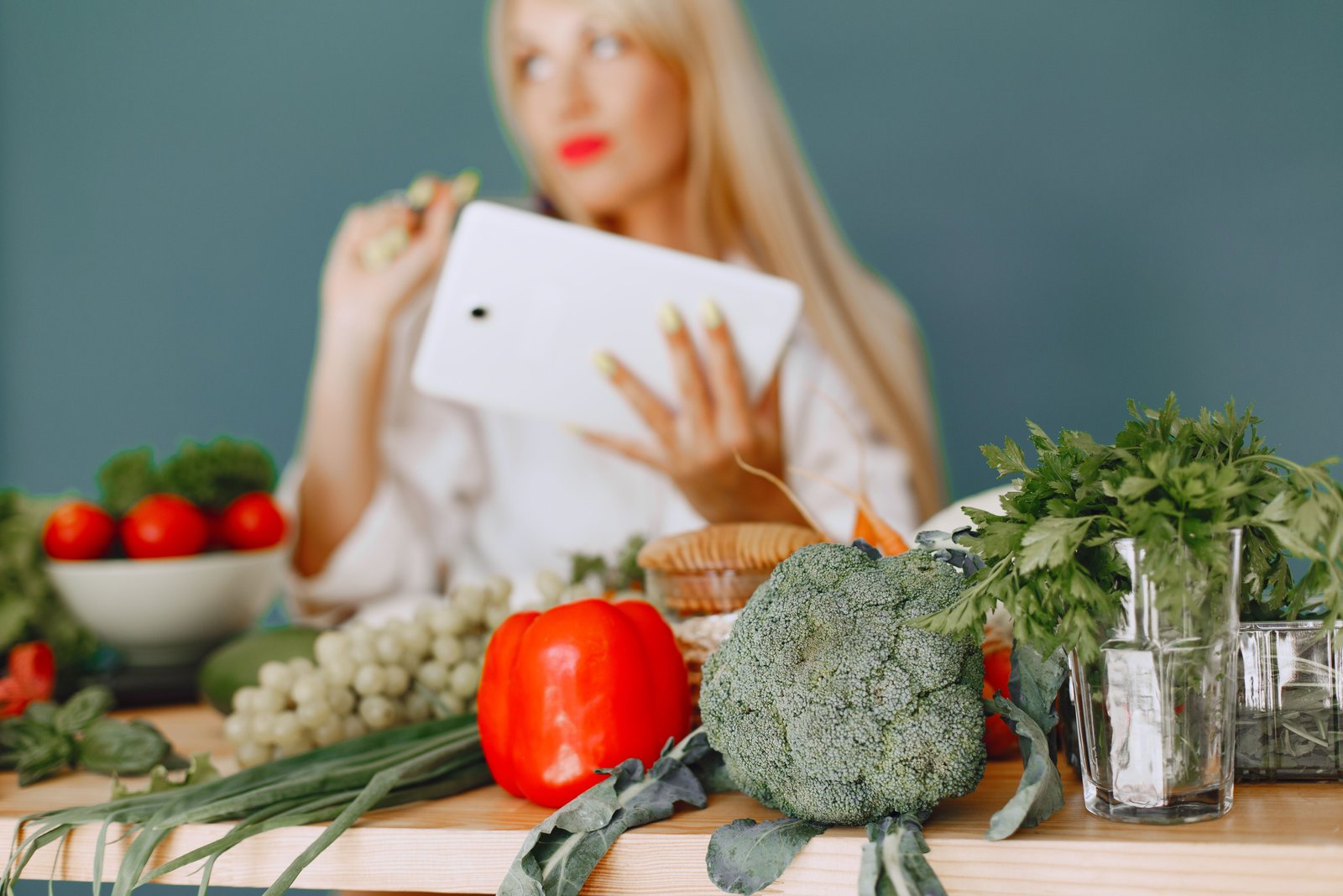 Celebrity Diets: What They Eat and What You Can Learn